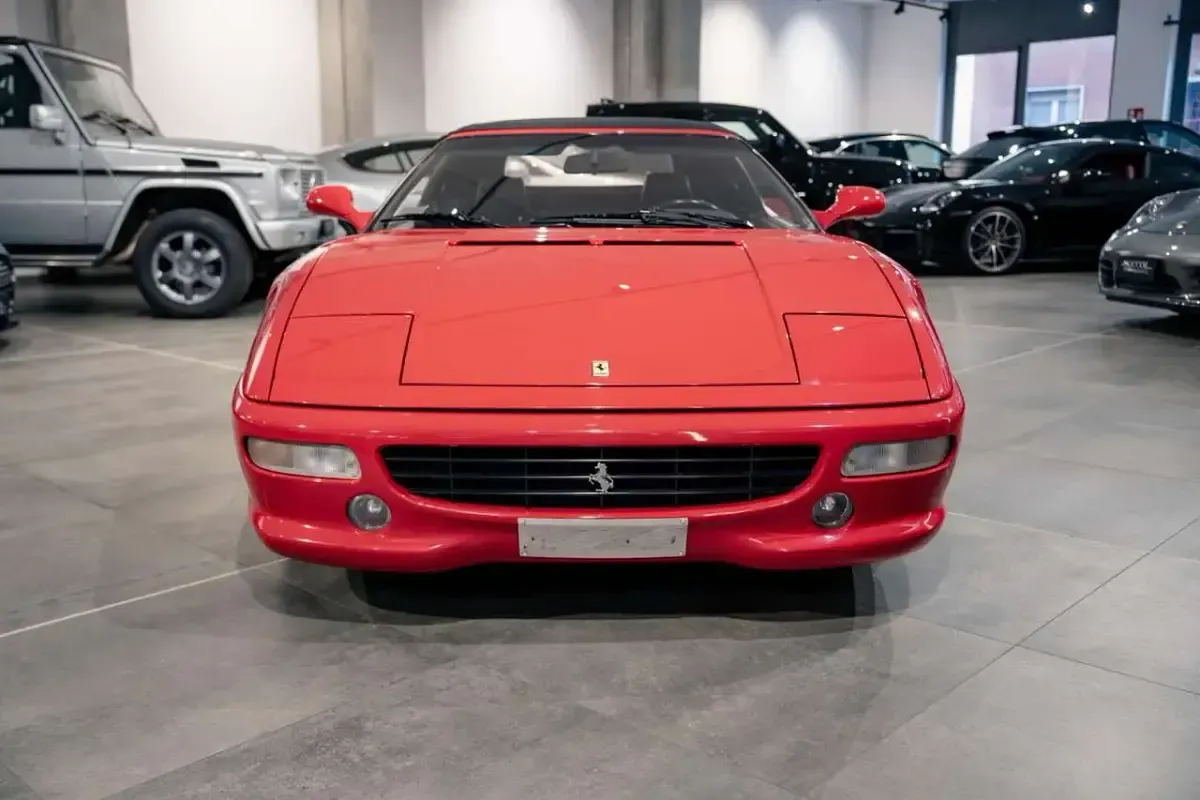 Usata Ferrari F355 379 CV (278 kW) 1997 Rosso Cabrio