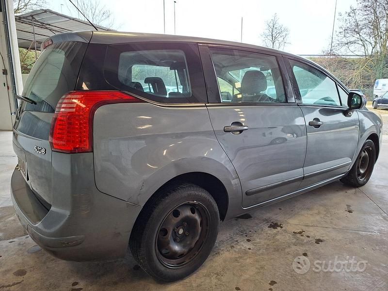 Usata Peugeot 5008 Business-Line 112 CV (82 kW) 2011 Grigio Monovolume