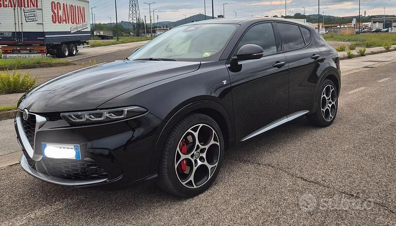 Nero Usata 2024 Alfa Romeo Tonale SUV | 25.000 € (Buon prezzo) - Immagine 1/4