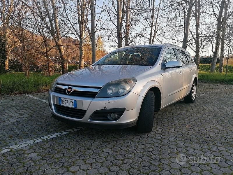 Usata 2006 Opel Astra Cosmo Station wagon | 1800 € (Buon prezzo) - Immagine 1/4