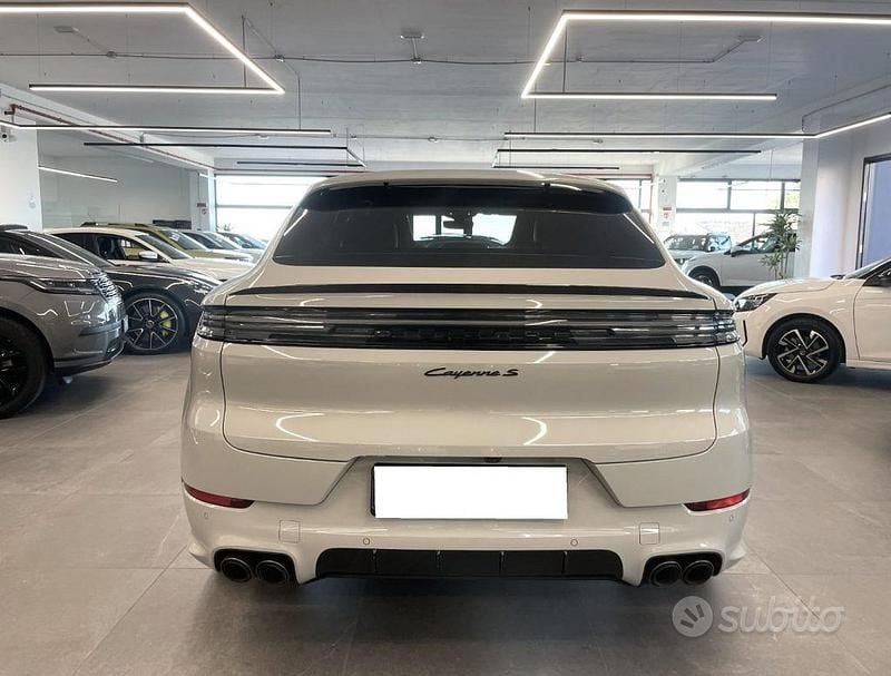 Usata Porsche Cayenne 475 CV (349 kW) 2024 Beige SUV