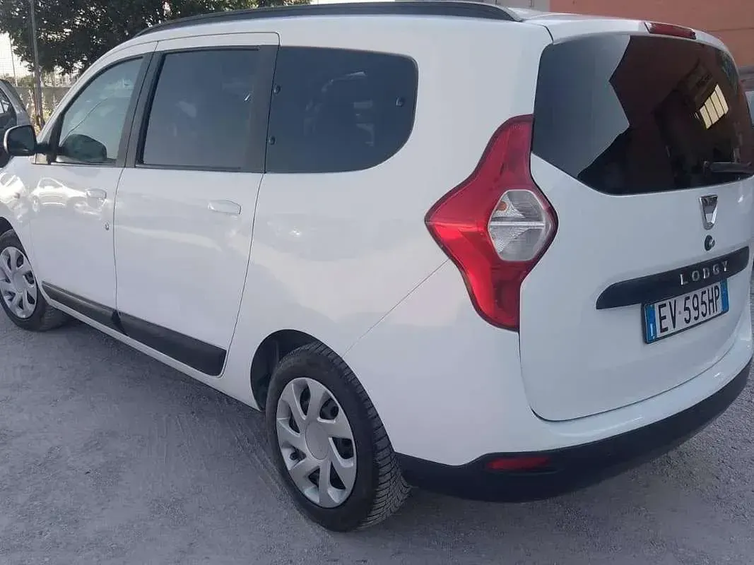 Usata Dacia Lodgy Ambiance 107 CV (78 kW) 2014 Monovolume