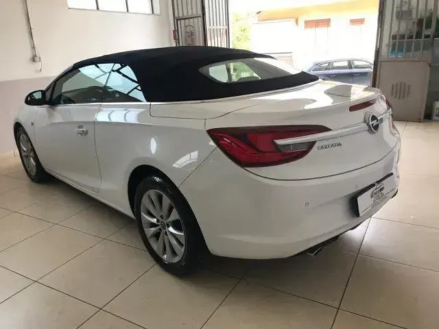 Usata Opel Cascada Cosmo 170 CV (125 kW) 2016 Bianco Cabrio