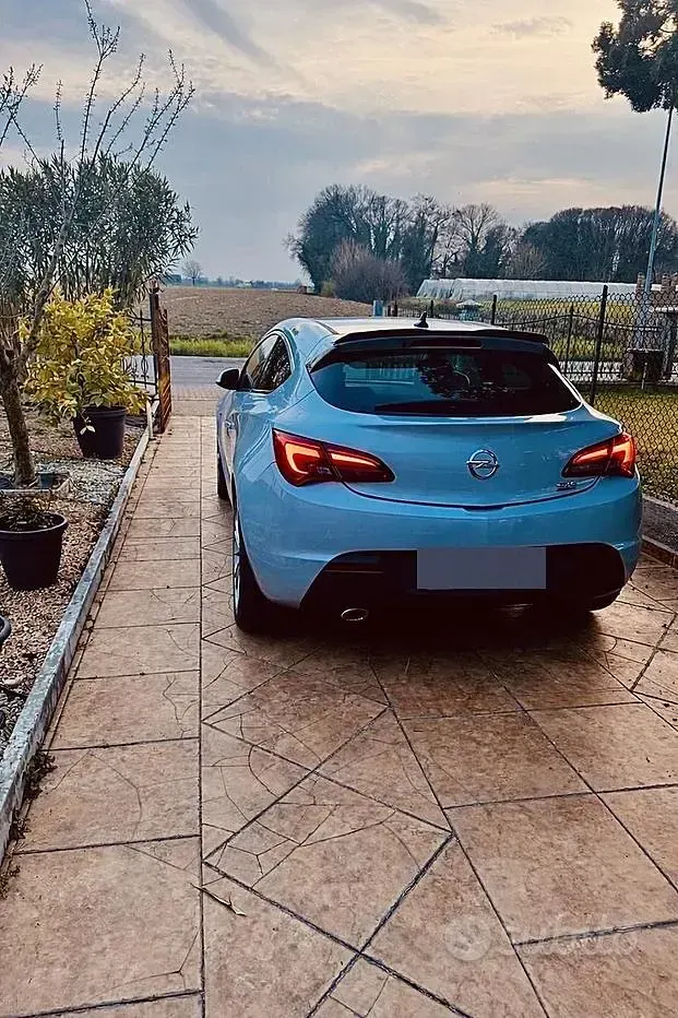 Usata Opel Astra GTC OPC 165 CV (121 kW) 2012 Berlina