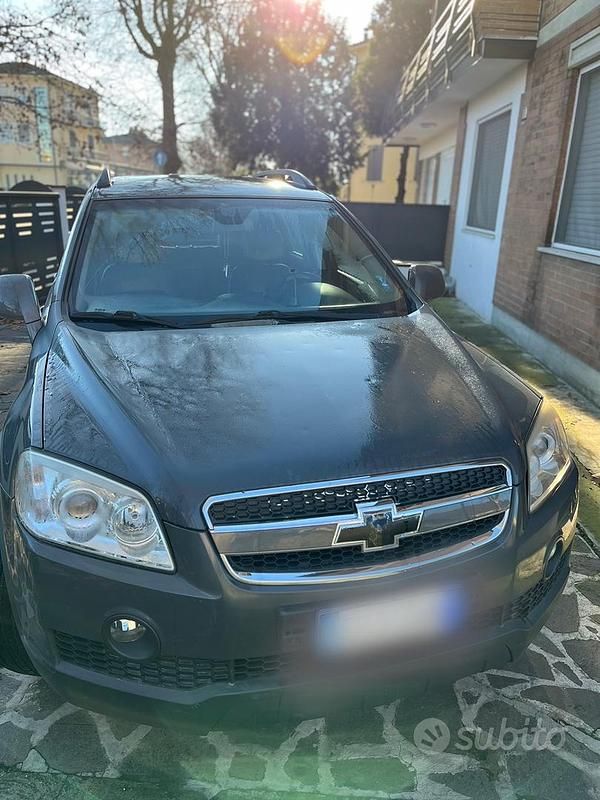 Grigio Usata 2010 Chevrolet Captiva LT SUV | 3500 € (Super prezzo) - Immagine 1/4