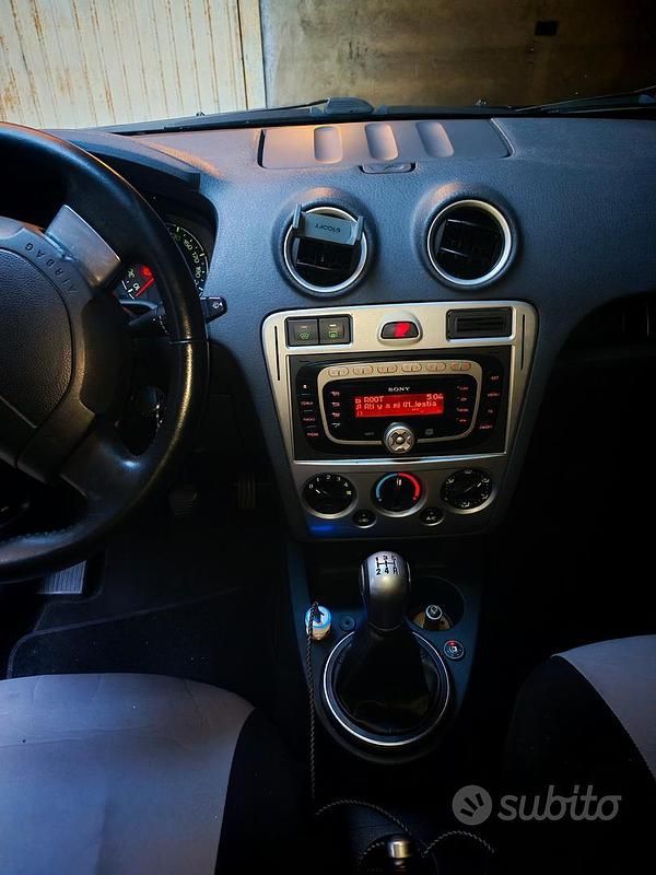 Usata Ford Fusion 80 CV (58 kW) 2010 Blu Station wagon