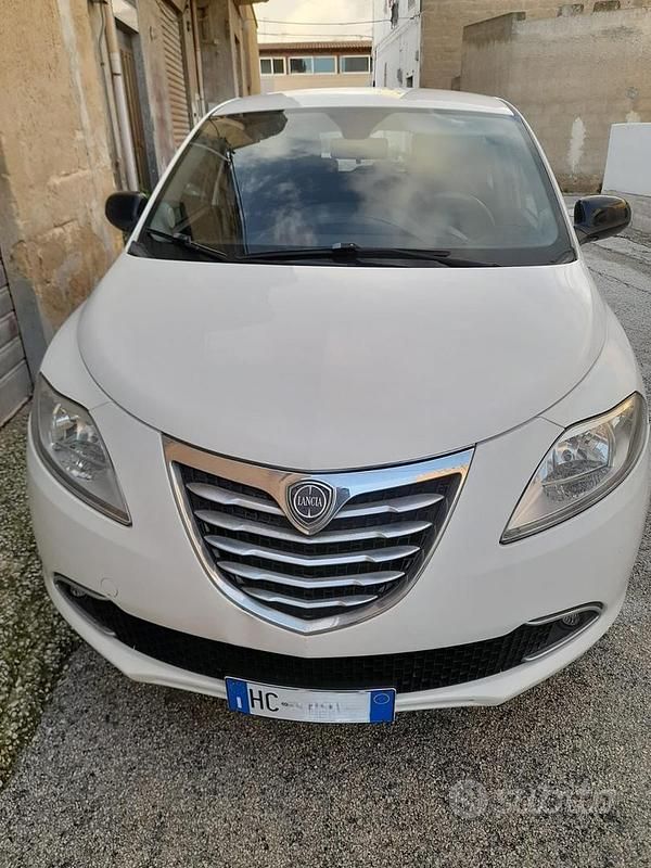 Usata Lancia Ypsilon S 80 CV (58 kW) 2013 Bianco Utilitaria