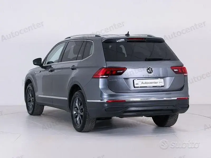 Usata VW Tiguan Allspace Life 150 CV (110 kW) 2022 Grigio SUV