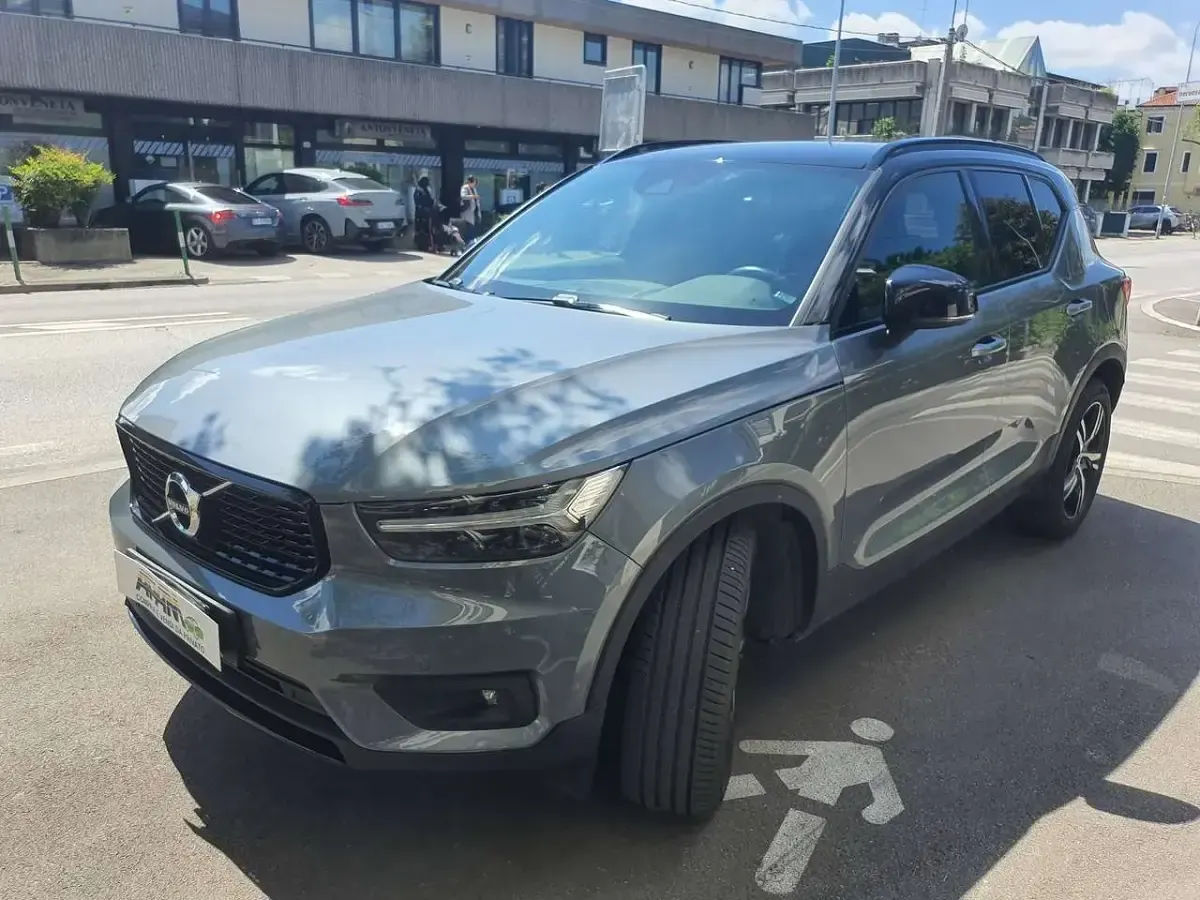 Usata Volvo XC40 R-Design 190 CV (139 kW) 2018 Grigio SUV