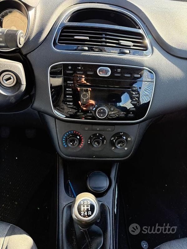 Usata Fiat Punto Street 75 CV (55 kW) 2014 Bianco Utilitaria