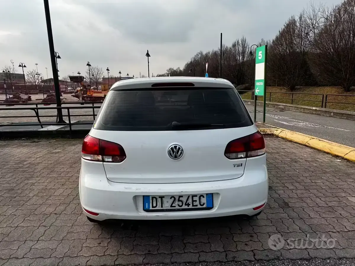 Usata VW Golf VI 122 CV (89 kW) 2009 Bianco Utilitaria