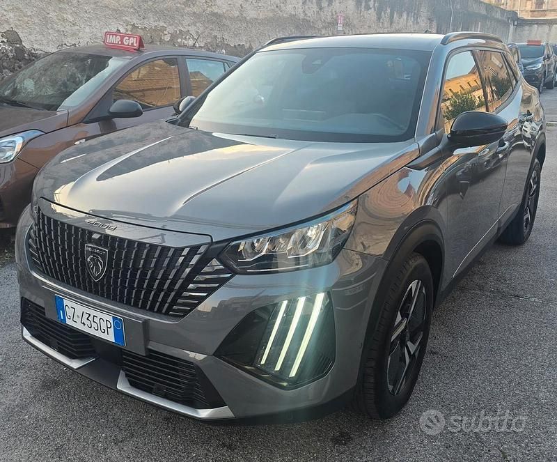 Usata Peugeot 2008 Allure 101 CV (74 kW) 2025 Grigio SUV