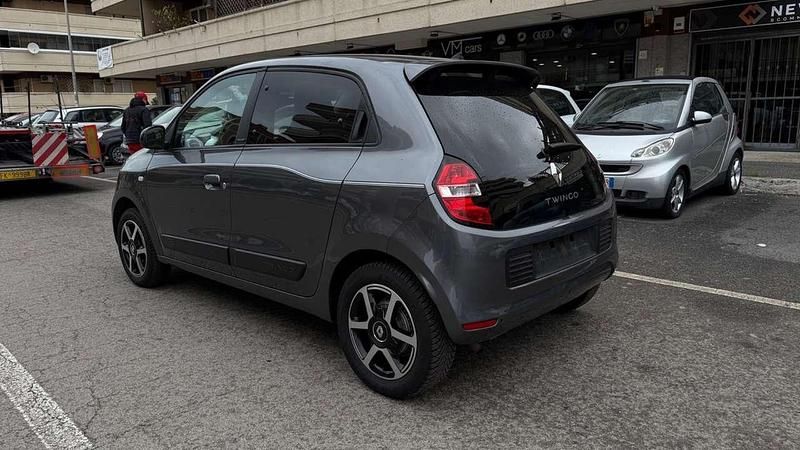 Usado Renault Twingo SE 69 CV (50 kW) 2019 Gris Utilitario