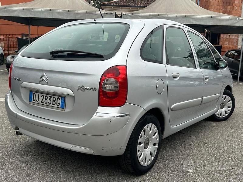 Usata Citroën Xsara Picasso 108 CV (79 kW) 2007 Grigio Monovolume