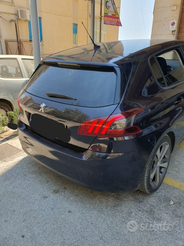 Usata Peugeot 308 130 CV (95 kW) 2018 Blu Berlina
