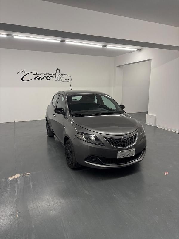 Grigio Usata 2022 Lancia Ypsilon S Utilitaria | 8900 € (Super prezzo) - Immagine 1/4