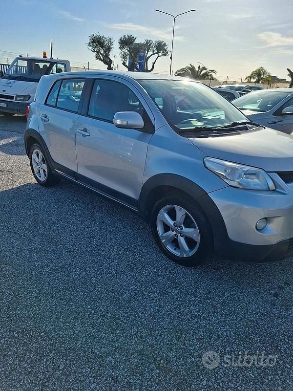 Usata Toyota Urban Cruiser 90 CV (66 kW) 2010 Grigio Utilitaria