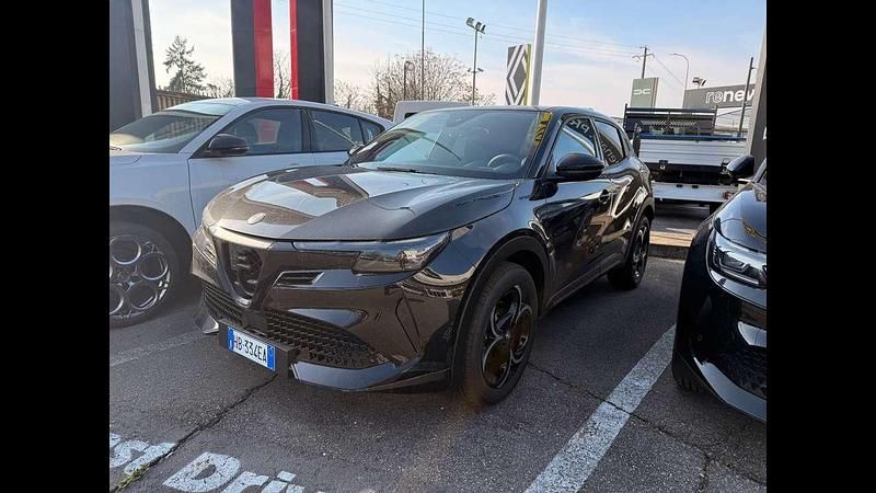 Nuova Alfa Romeo Junior Edizione Speciale 145 CV (106 kW) 2025 Nero tortona SUV