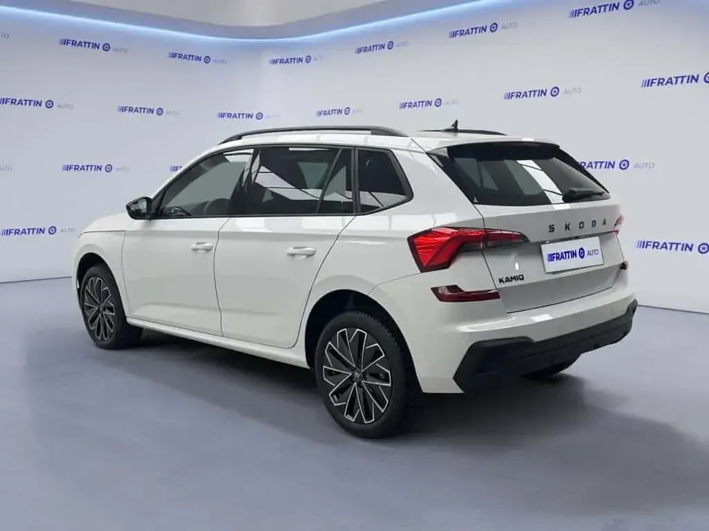 Usado Skoda Kamiq 116 CV (85 kW) 2024 Gris SUV