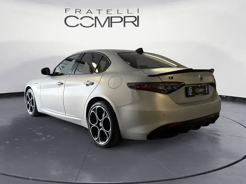 Usata Alfa Romeo Giulia Competizione 209 CV (153 kW) 2023 Grigio moonlight Berlina