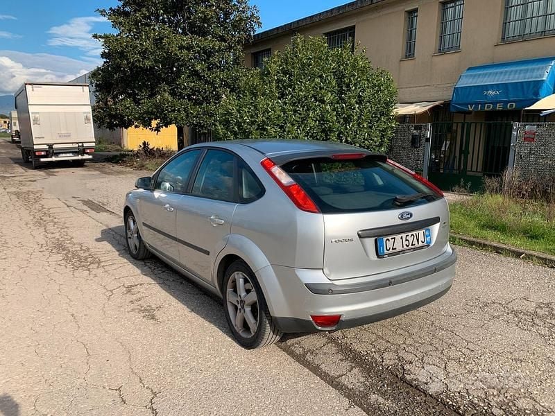 Usata Ford Focus 136 CV (100 kW) 2006 Grigio Berlina