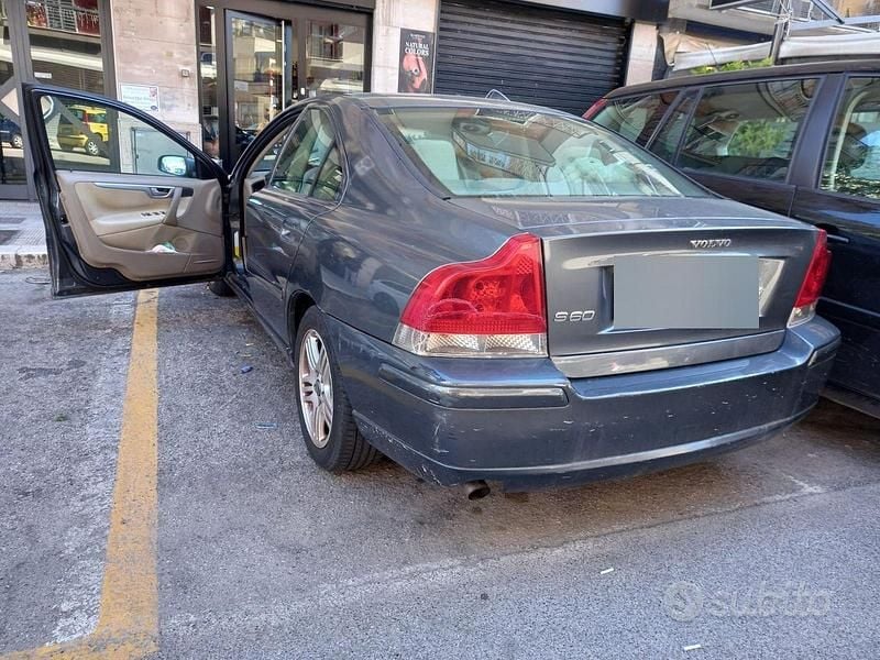 Usata Volvo S60 Momentum 163 CV (119 kW) 2005 Grigio Berlina