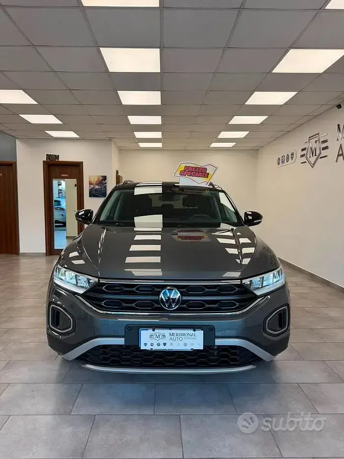 Usata VW T-Roc Style 150 CV (110 kW) 2023 Grigio SUV