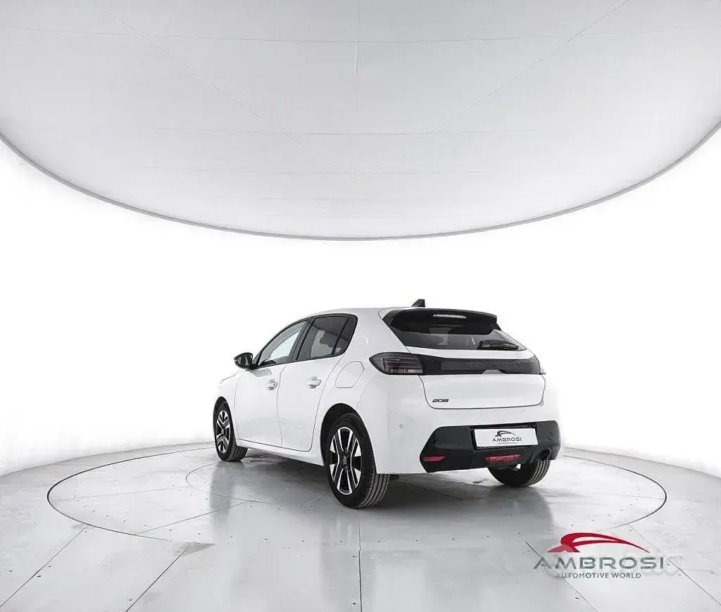 Usata Peugeot 208 Allure 101 CV (74 kW) 2025 Bianco Utilitaria
