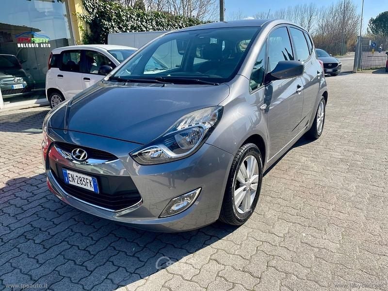 Usata Hyundai ix20 Comfort 90 CV (66 kW) 2012 Gray Utilitaria