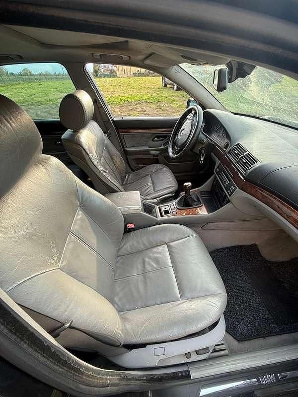 Usata BMW 525 Efficient Dynamics 143 CV (105 kW) 1999 Nero Berlina