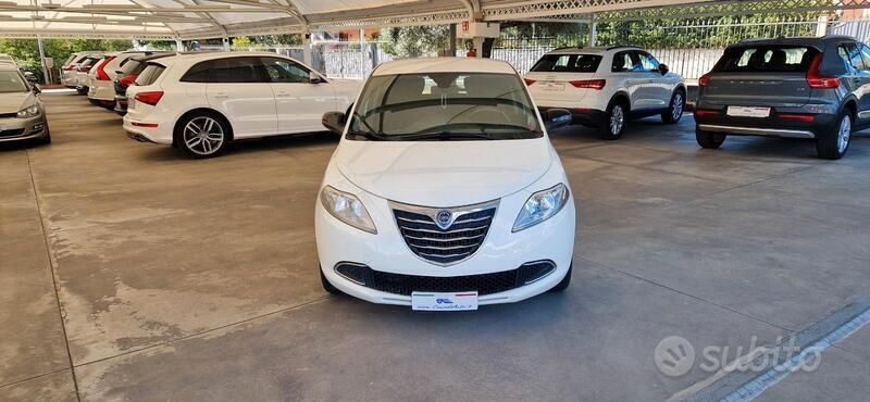 Usata Lancia Ypsilon 95 CV (69 kW) 2012 Bianco Utilitaria