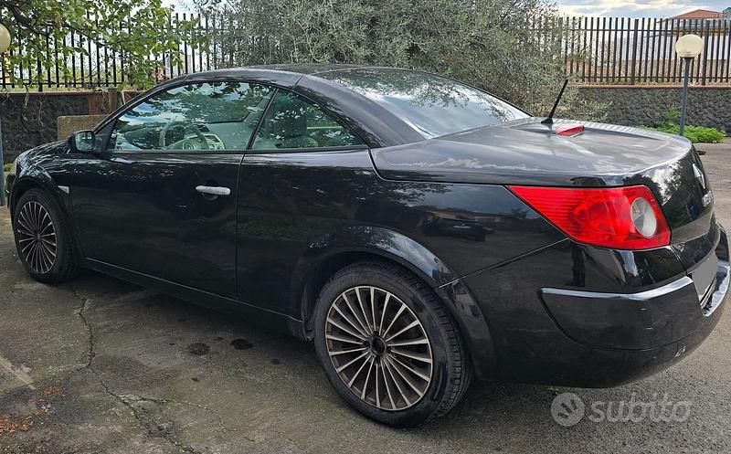 Usata Renault Mégane Cabriolet Privilege 131 CV (96 kW) 2007 Nero Cabrio