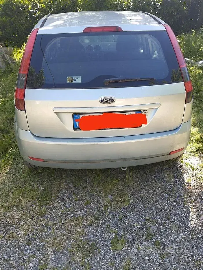 Second-hand Ford Fiesta 73 CP (53 kW) 2004 Gri Hatchback