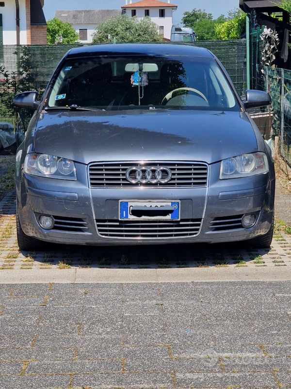 Grigio Usata 2004 Audi A3 Ambition Tre volumi | 1500 € (Super prezzo) - Immagine 1/4