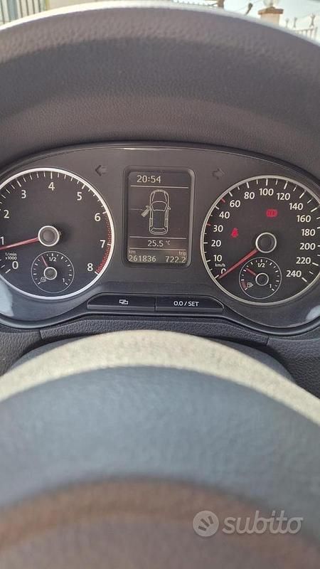 Usado VW Polo 82 CV (60 kW) 2011 Gris Utilitario