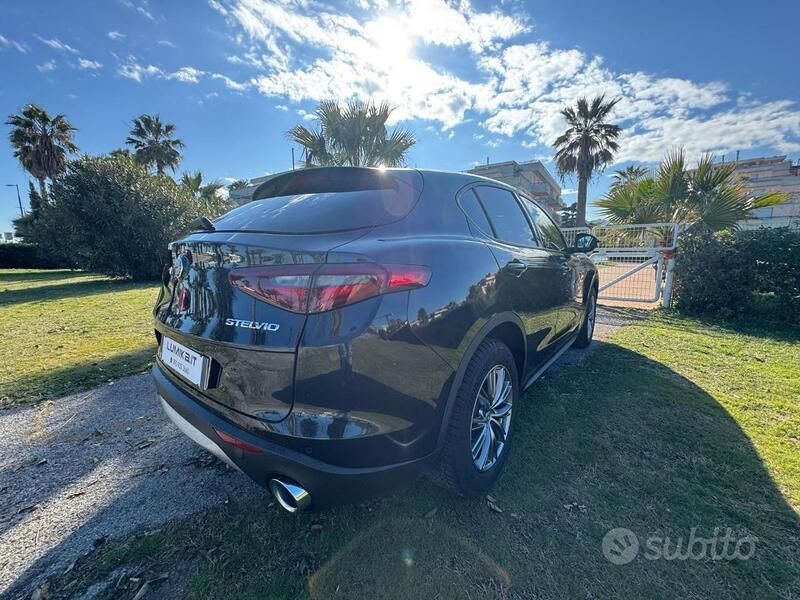 Usata Alfa Romeo Stelvio Business 210 CV (154 kW) 2018 Nero metallizzato SUV