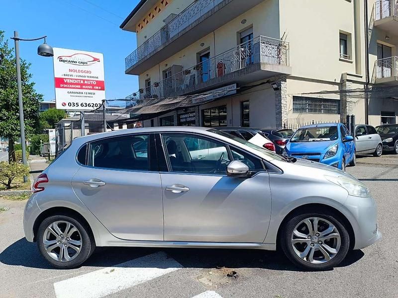Usata Peugeot 208 Allure 82 CV (60 kW) 2014 Argento Utilitaria