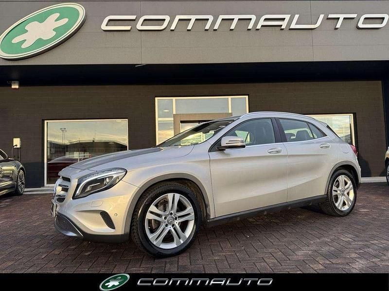 Usata Mercedes GLA200 136 CV (100 kW) 2016 Argento SUV