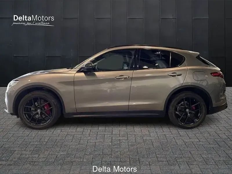 Usata Alfa Romeo Stelvio Tech Edition 190 CV (139 kW) 2019 Grigio scuro metallizzato SUV