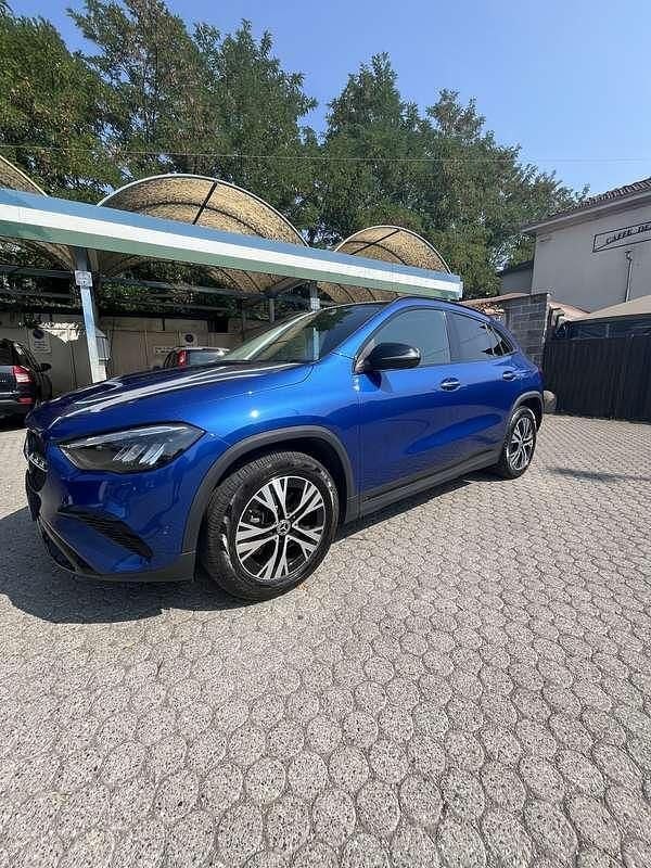 Usata Mercedes GLA250 Advanced 163 CV (119 kW) 2024 Blu/azzurro SUV
