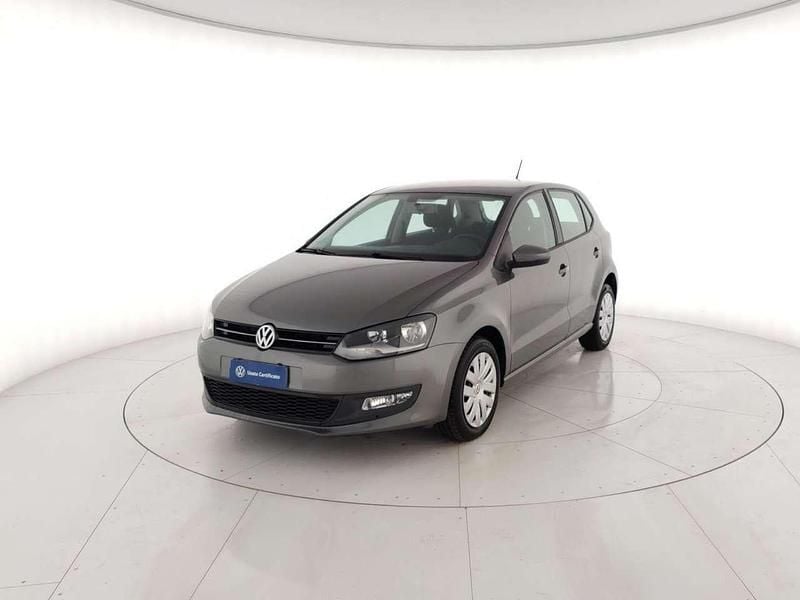 Grigio metallizzato Usata 2014 VW Polo Comfortline Tre volumi | 7300 € (Buon prezzo) - Immagine 1/4