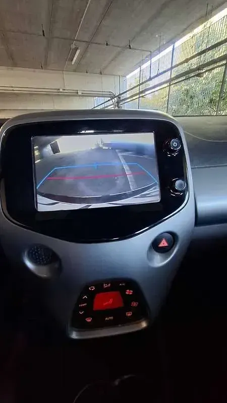 Usata Toyota Aygo X-play 69 CV (50 kW) 2016 Blu/azzurro Utilitaria