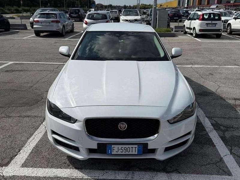 Usata Jaguar XE Prestige 180 CV (132 kW) 2017 Bianco Berlina