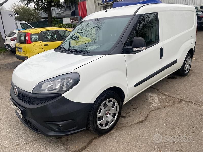 Usata Fiat Doblò 119 CV (87 kW) 2021 Bianco Monovolume