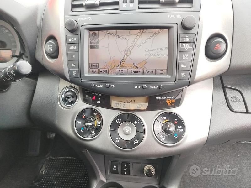 Usata Toyota RAV4 Executive 177 CV (130 kW) 2011 Bianco SUV