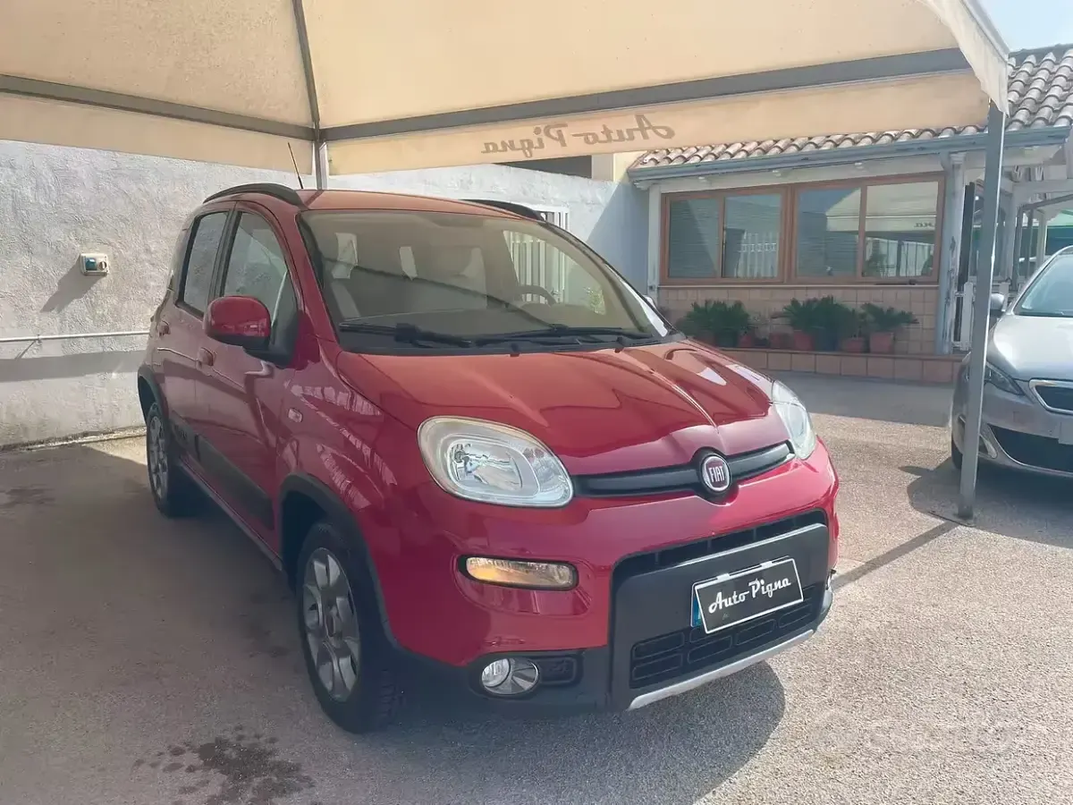 Usata Fiat Panda 4x4 Lounge 85 CV (62 kW) 2014 Rosso Utilitaria