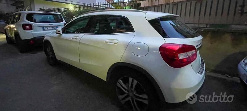 Bianco Usata 2017 Mercedes GLA180 Business SUV | 14.000 € - Immagine 1/4