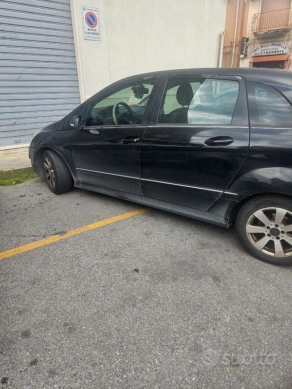 Usata Mercedes B180 Chrome 109 CV (80 kW) 2010 Nero Monovolume