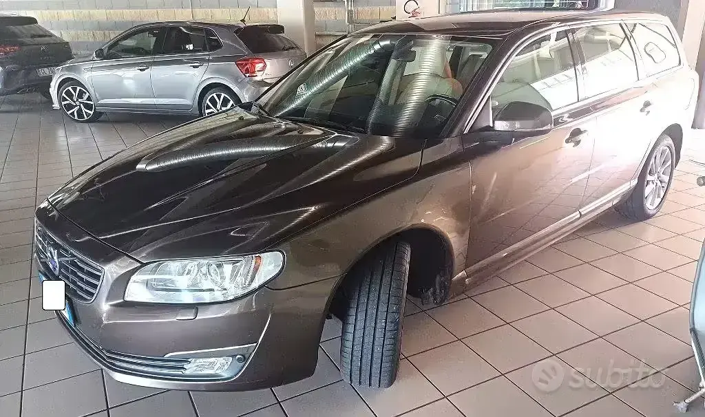 Usata Volvo V70 215 CV (158 kW) 2015 Marrone Station wagon