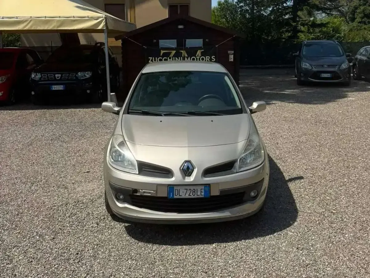 Usata Renault Clio III Dynamique 75 CV (55 kW) 2008 Bronzo Berlina